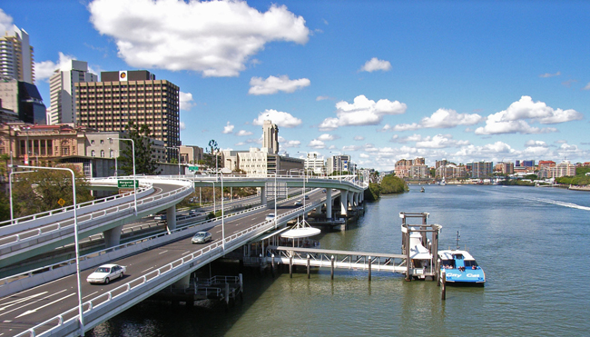 Über den Brisbane River führt die Victoria-Brücke ins Naherholungsgebiet Southpark